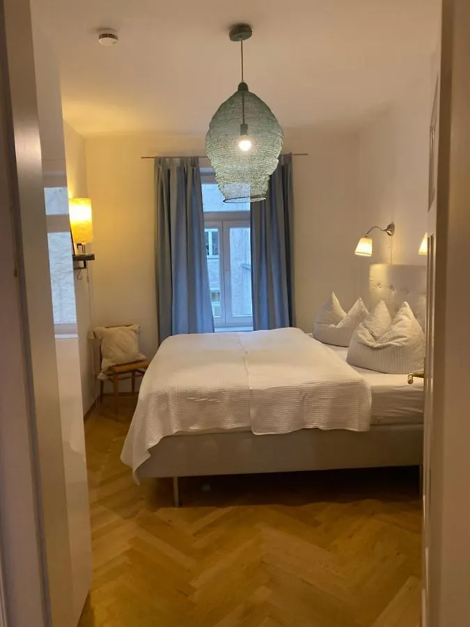 City Apartment 80 Qm, Munich Au Haidhausen 1-4 Persons